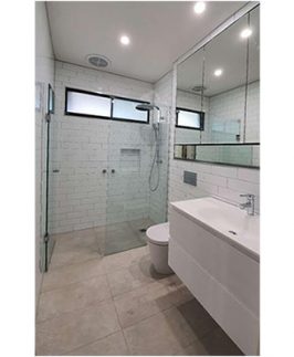 Customized Frameless Pivot Door Wall To Wall Shower Screen With Chrome Fitting